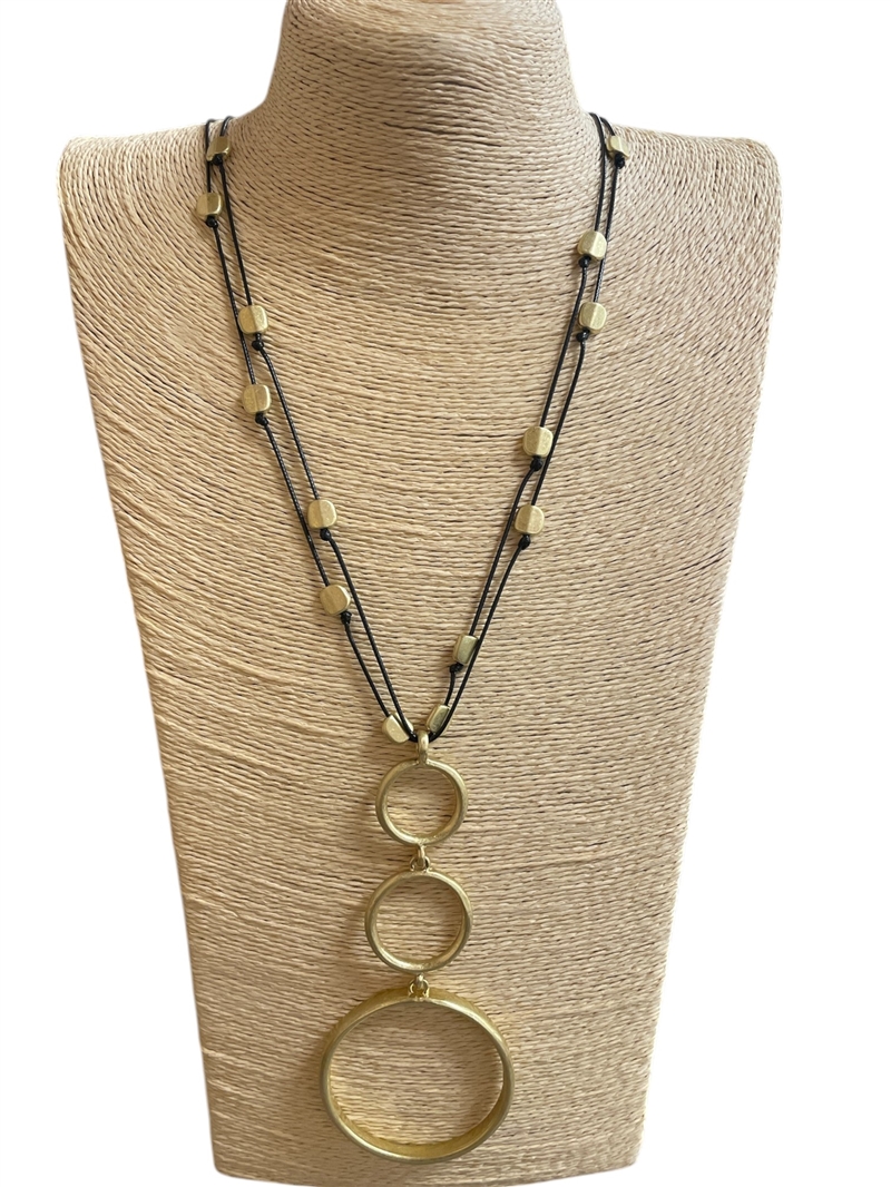 EN33097  MATTE GOLD CIRCLE  LONG NECKLACE