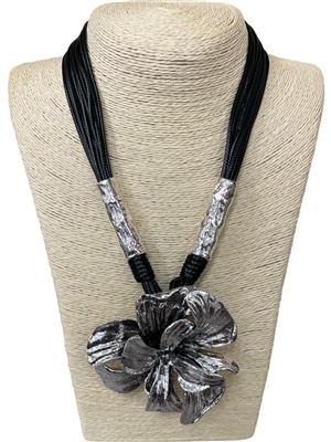 EN8097 SILVER FLOWER  SHORT NECKLACE