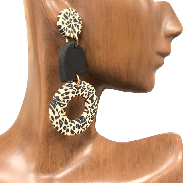 HE1202LP  ZEBRA  ROUND DANGLE EARRINGS