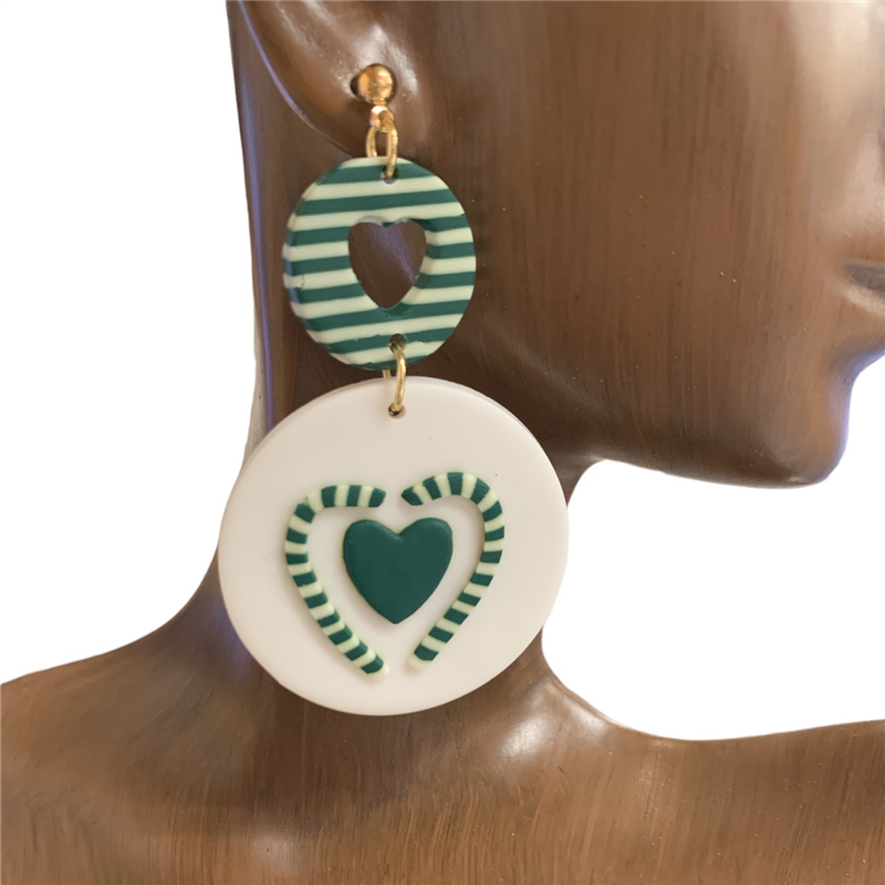 HE1329    CHRISTMAS  CANDY CANE HEART  EARRINGS