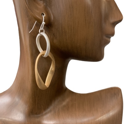 HE2967  MATTE  TWISTED OVAL EARRINGS