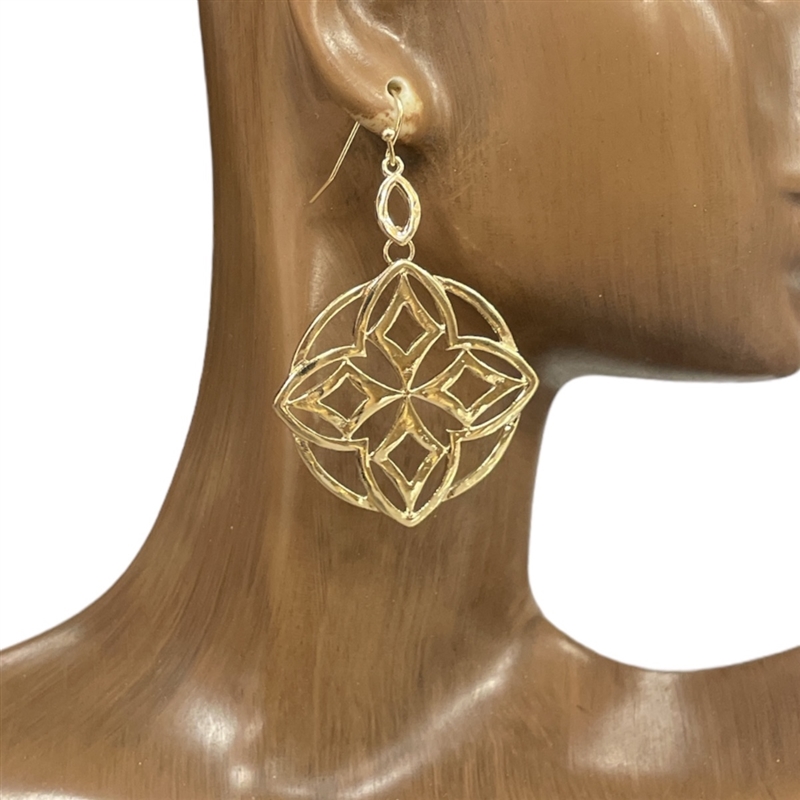 HE3522 PERFORATED CLOVER EARRING