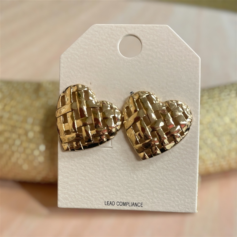 HE4333 HAMMERED HEART STUD EARRINGS