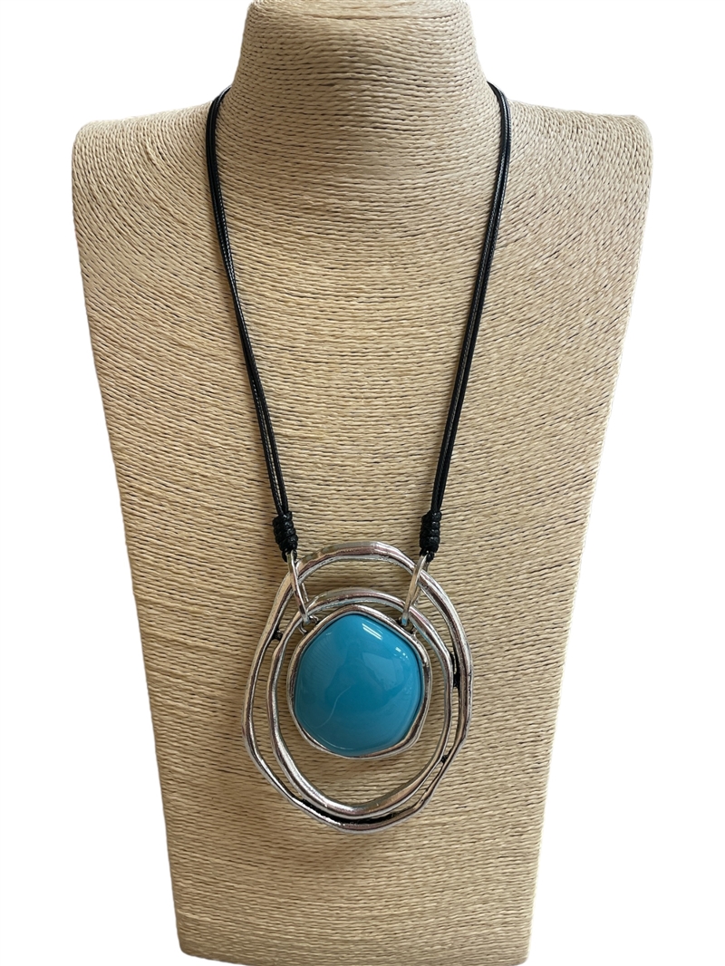 HEN2002T  HAMMERED CIRCLE TURQUOISE STONE IN CENTER NECKLACE