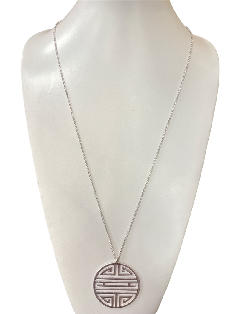 HN356 SILVER  HAMMERED CIRCLE LINE LONG NECKLACE