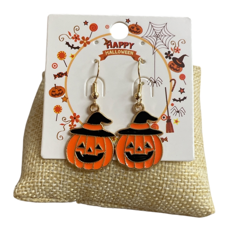 HW37  HAPPY PUMPKIN  WITH HAT EARRINGS