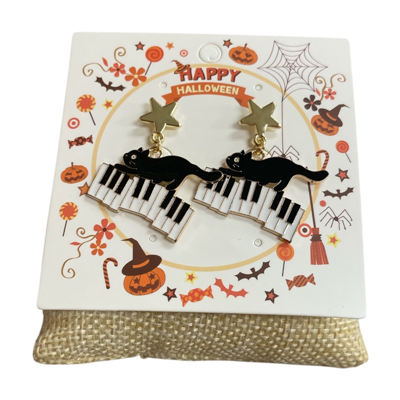 HW52 BLACK CAT IN PIANO EARRINGS