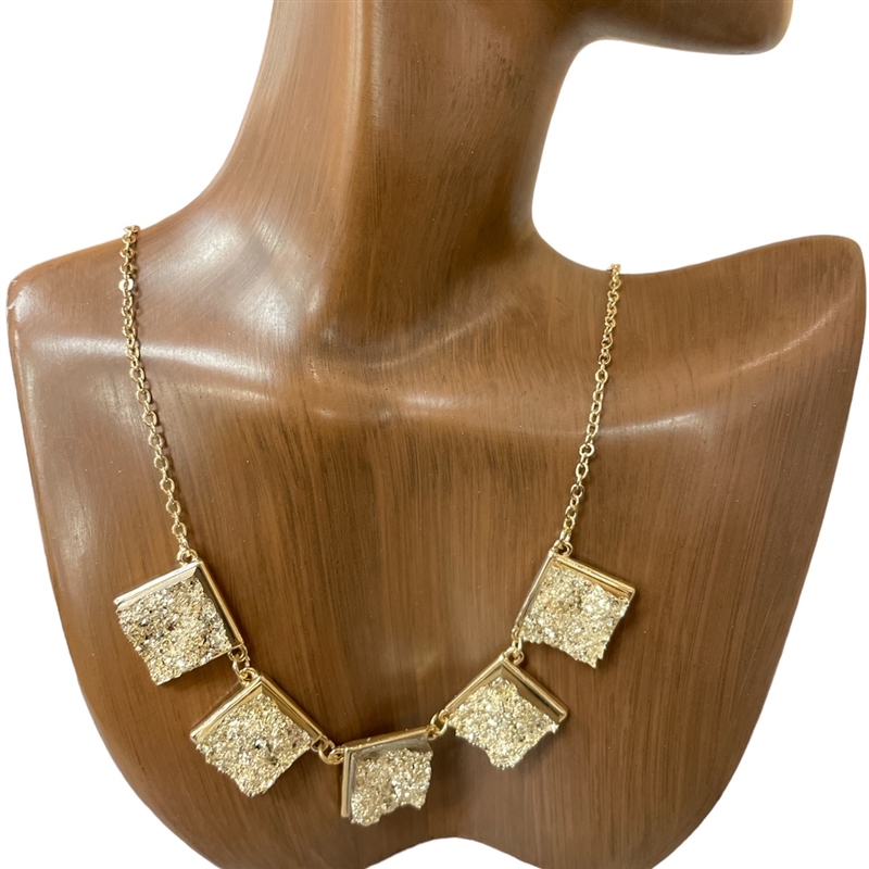 IN0075  DRUZZY STONE SHORT NECKLACE