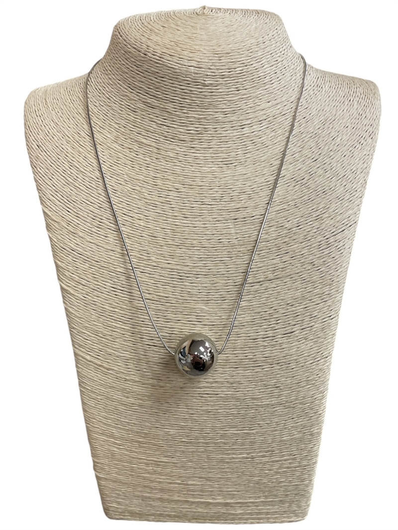 IN5B SHINY SILVER BALL SHORT NECKLACE