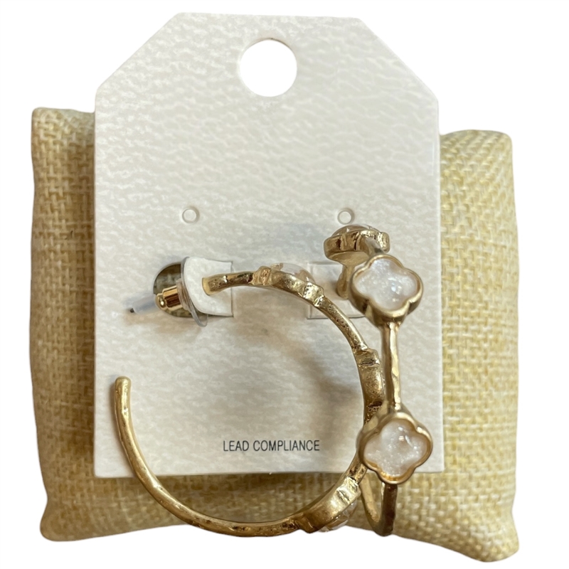 JE0638-2 WHITE CLOVER BEADED OPEN MATTE HOOP EARRINGS