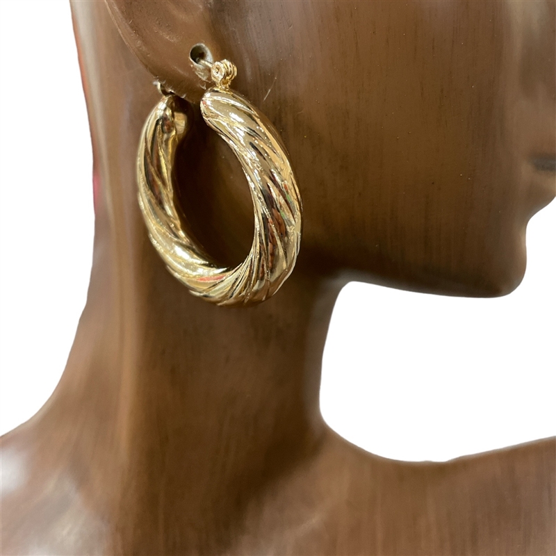 KE8146 TEXTURE MEDIUM SIZE HOOP EARRINGS