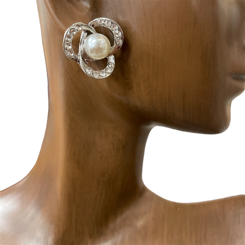 KER5400  FLOWER PEARL IN CENTER EARRINGS