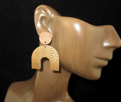 ME20197 SMALL WOOD GOLD PATTERN POST EARRINGS