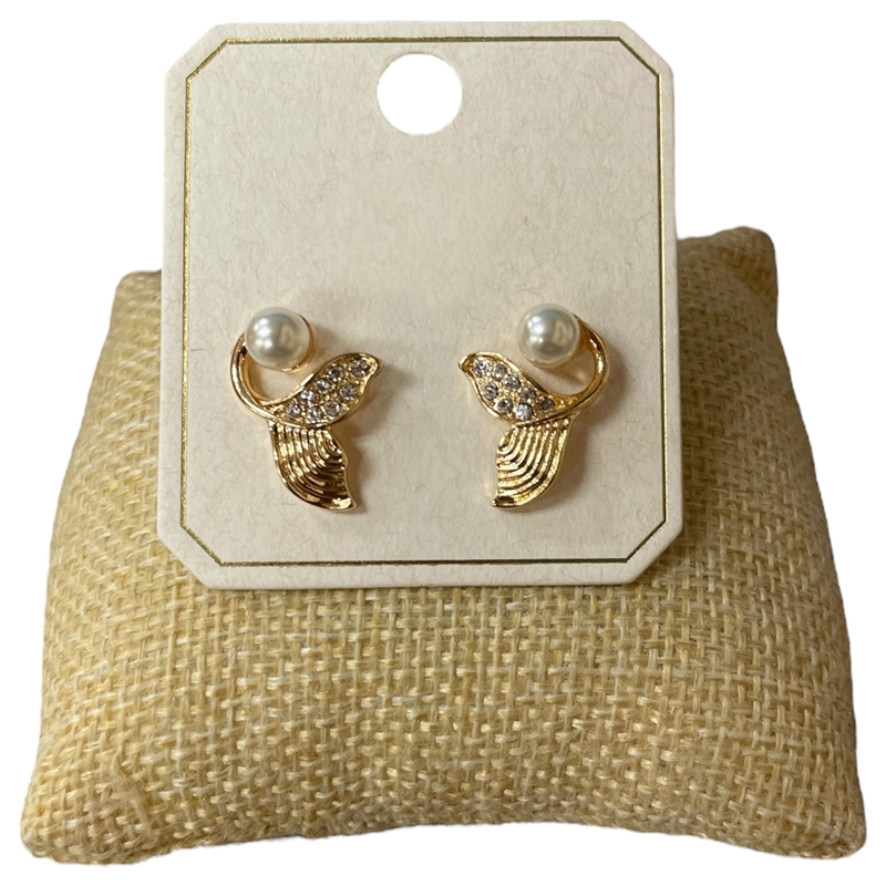 ME21500 SMALL DOLPHIN TAIL PEARL STUD EARRINGS