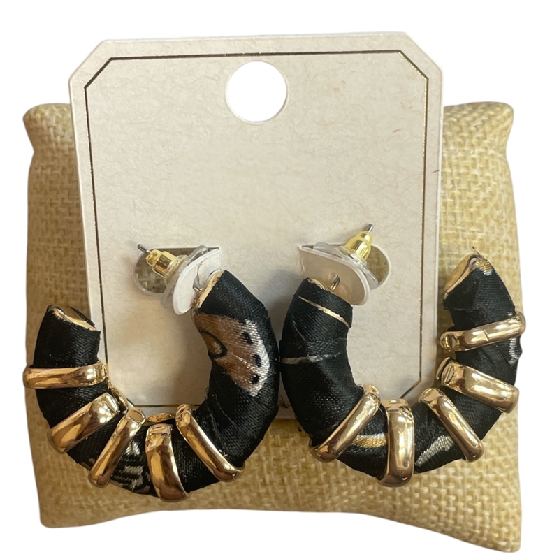 ME21652 SCARF OPEN HOOP EARRINGS