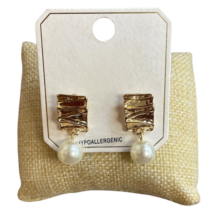 ME21779 HAMMERED PEARL DROP STUD EARRINGS