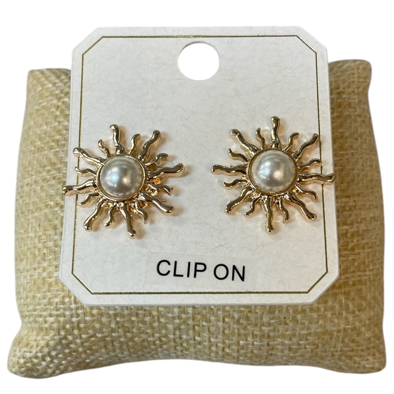ME21844 PEARL CENTER SUN CLIP ON EARRINGS
