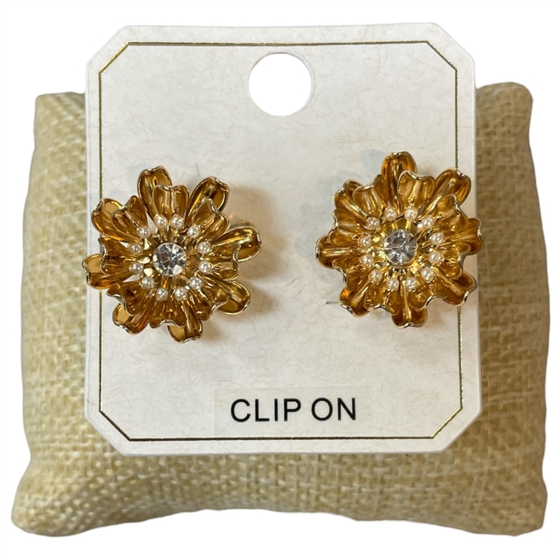 ME21853 RHINESTONE PEARL CENTER FLOWER CLIP ON EARRINGS