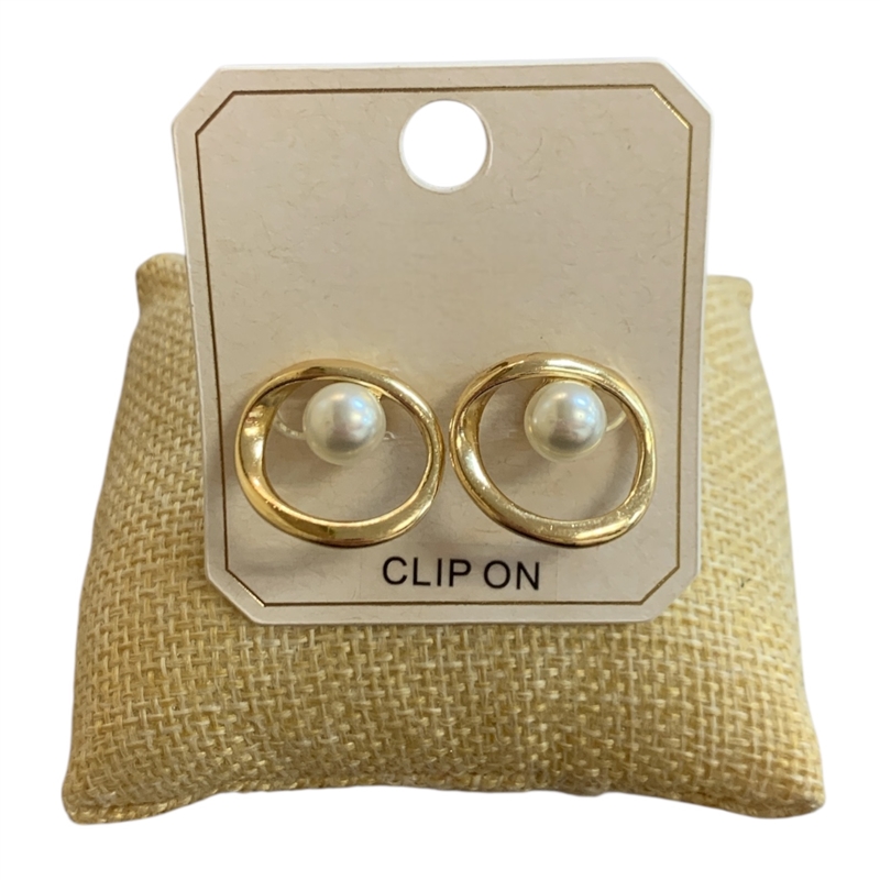 ME21902 TWIRL CIRCLE PEARL CLIP ON EARRINGS