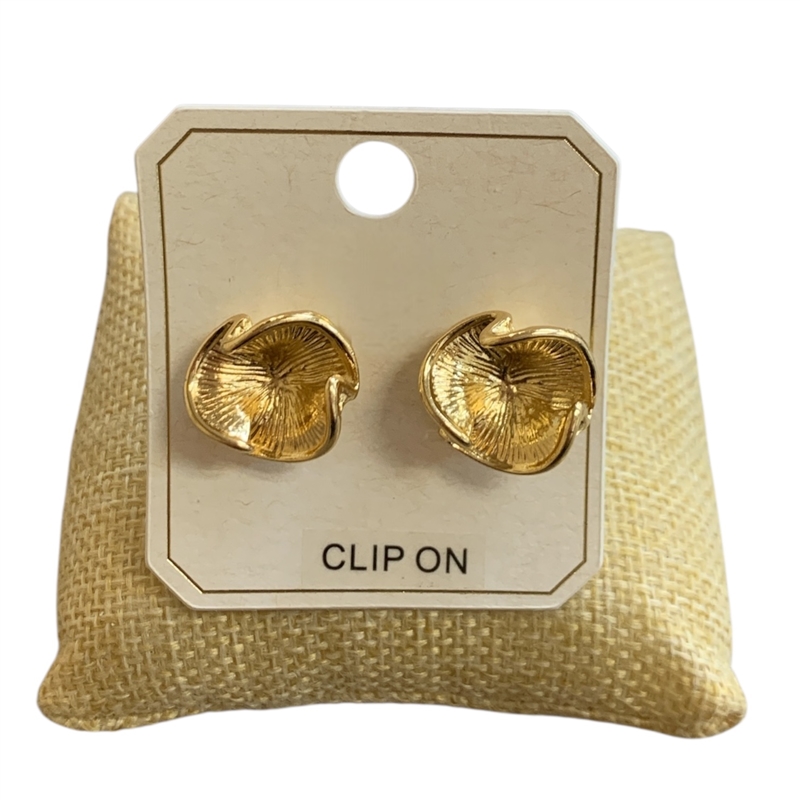 ME21903 WAVY PATTERN CLIP ON EARRINGS