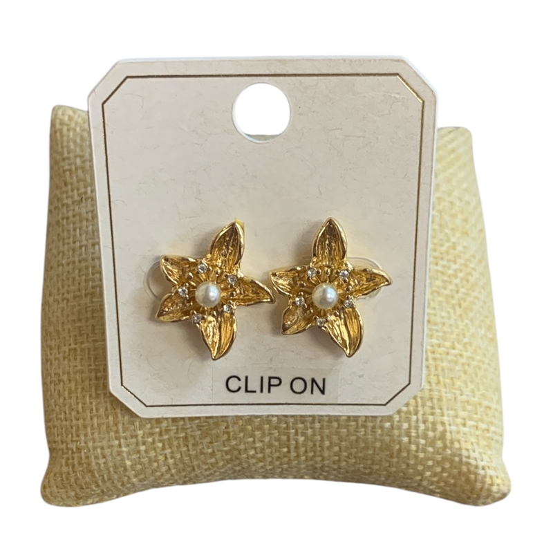 ME21904 STARFISH PEARL IN CENTER CLIP ON EARRINGS