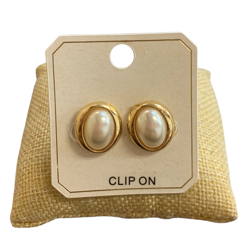 ME21909 OVAL PEARL CLIP ON EARRINGS