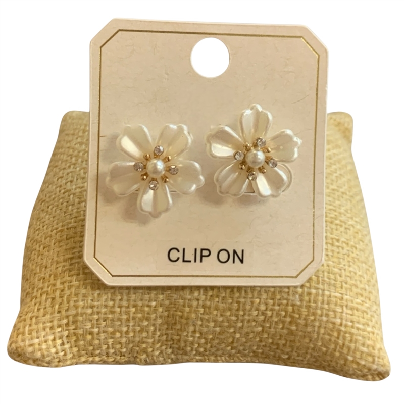 ME21917 FLOWER PEARL CLIP ON EARRINGS