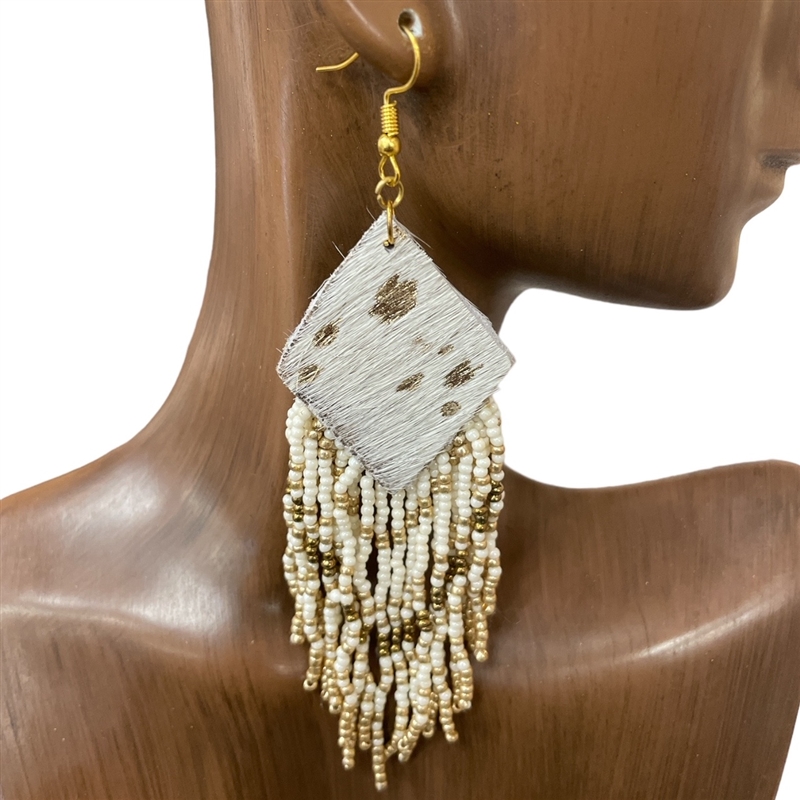 ME721 LEATHER SQUARE SEED BEAD EARRINGS