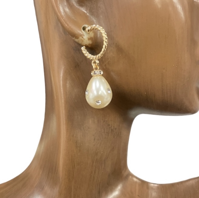 ME90646 ROPE CIRCLE PEARL EARRING WITH RHINESTONE