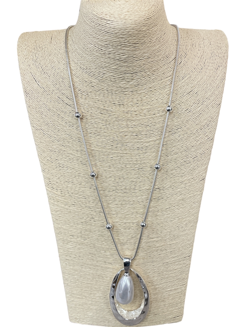 N013240-2 TEARDROP PEARL IN CENTER SNAKE CHAIN NECKLACE