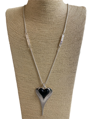N013449 BLACK SILVER HEART NECKLACE