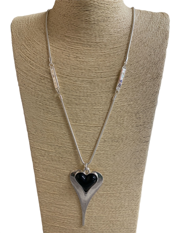 N013449 BLACK SILVER HEART NECKLACE