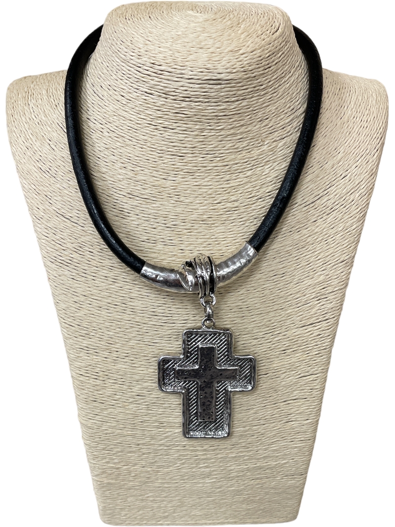 N013468SC  SILVER CROSS MAGNETIC SHORT NECKLACE