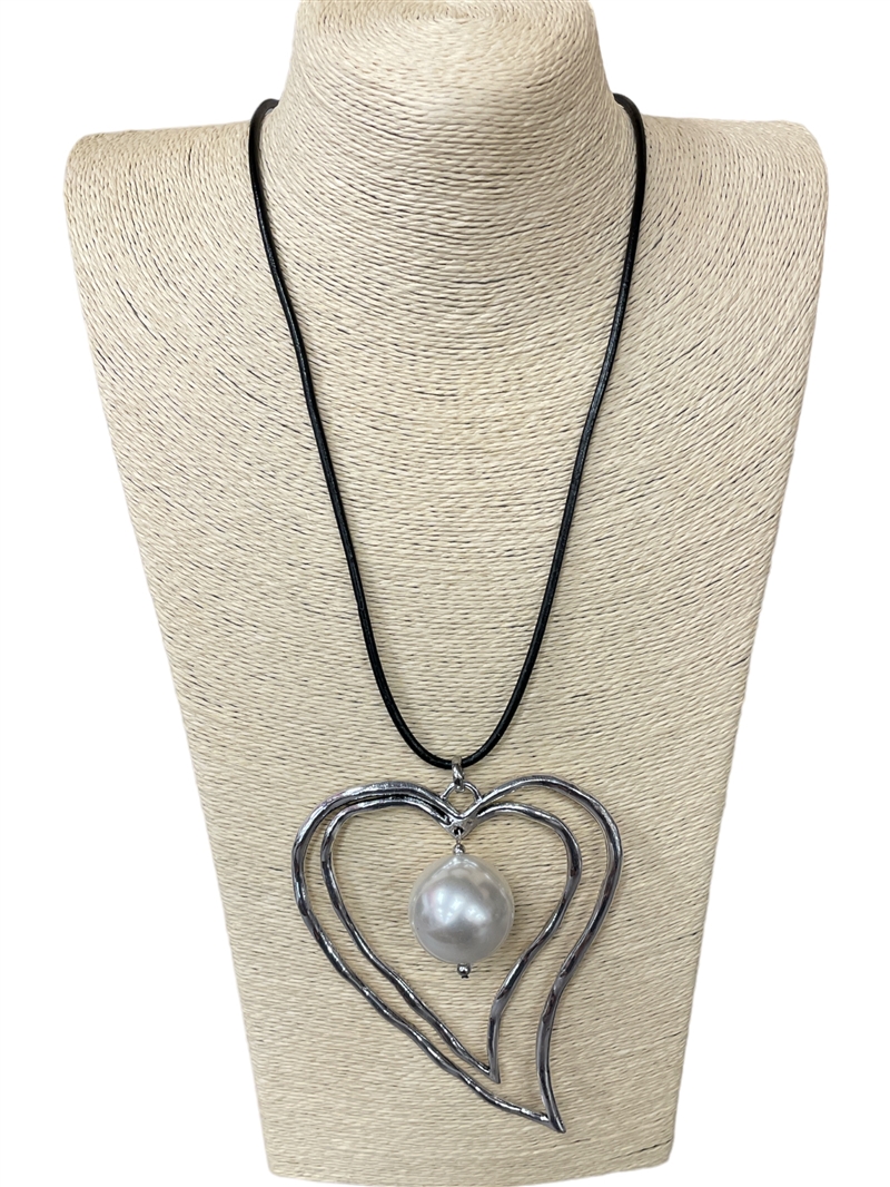 N014112  HEART PEARL IN CENTER LONG  NECKLACE