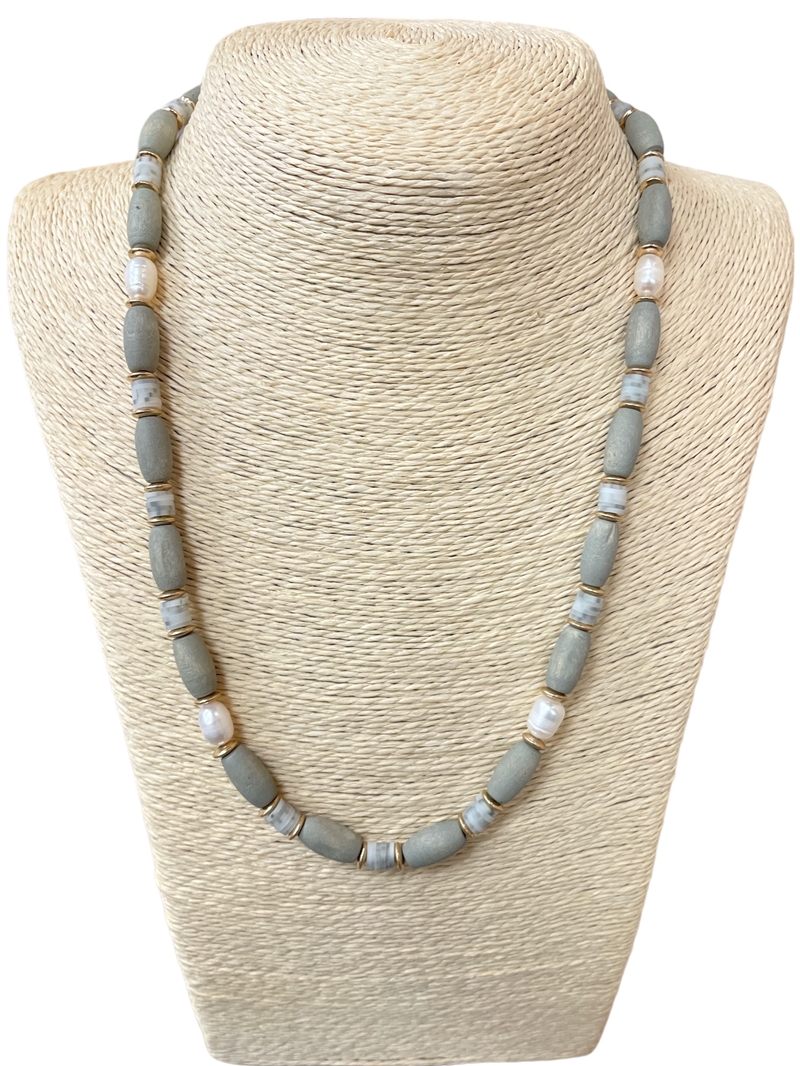 NJ70643  WOODEN & PEAR  SHORT NECKLACE