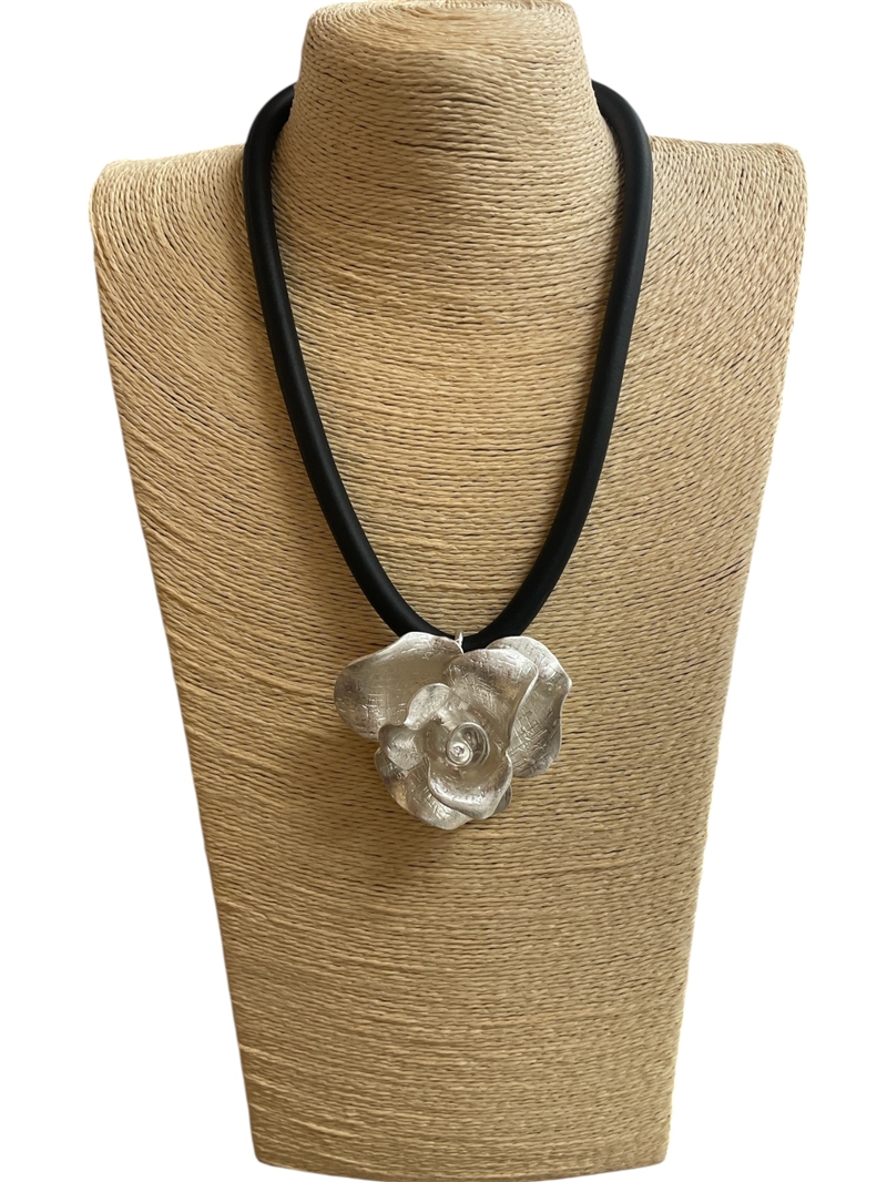 NP0155   ROSE SILICONE CORD SHORT NECKLACE