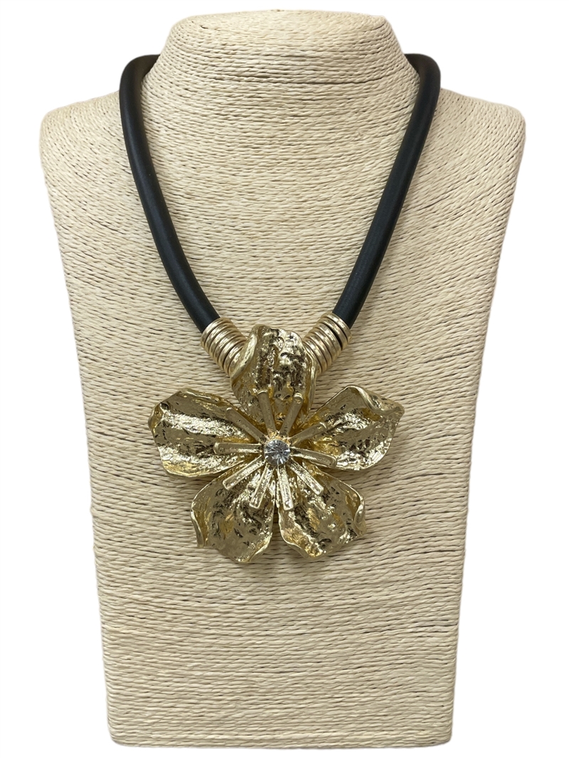 NP0036 FLOWER WITH RHINESTONE SHORT NECKLACE