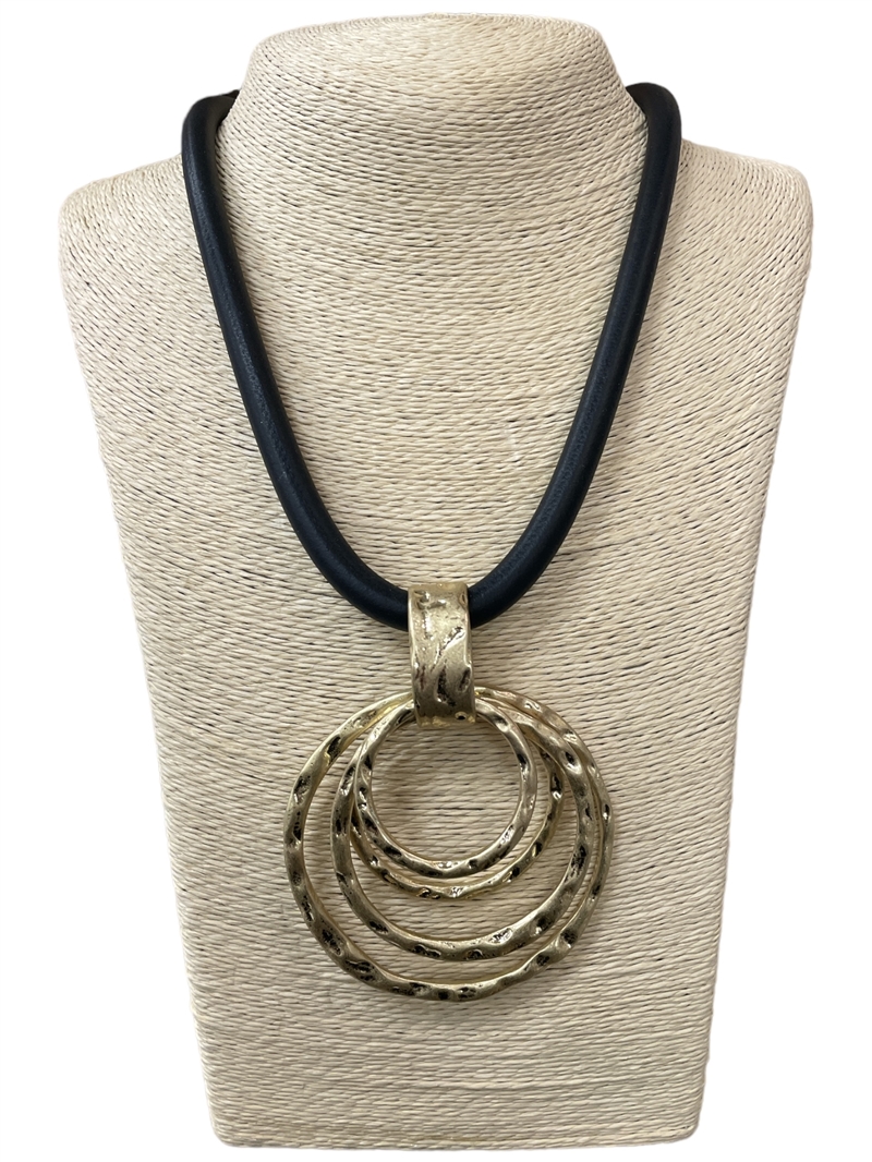 NP0194  MULTI CIRCLE SILICONE CORD SHORT NECKLACE