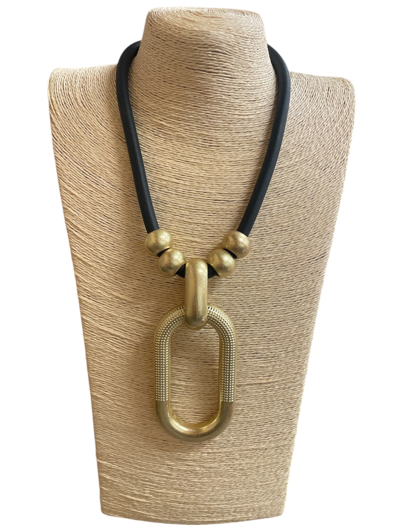 NP0227   OVAL  SILICONE CORD SHORT NECKLACE