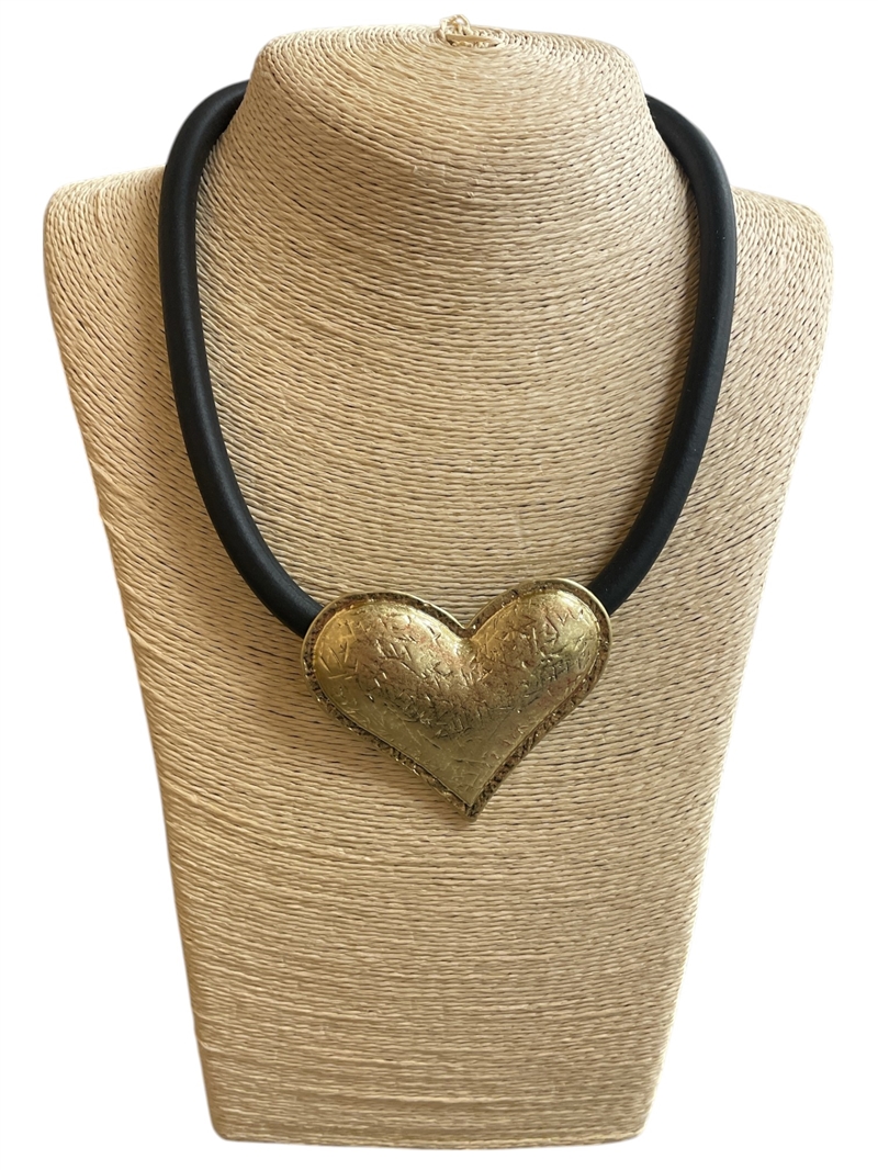 NPO221  HAMMERED HEART SHORT NECKLACE