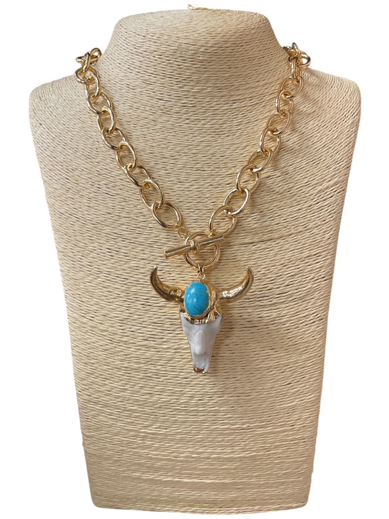 NLN7942  TQS & WHITE COW  SKULL  GOLD TOGGLE NECKLACE