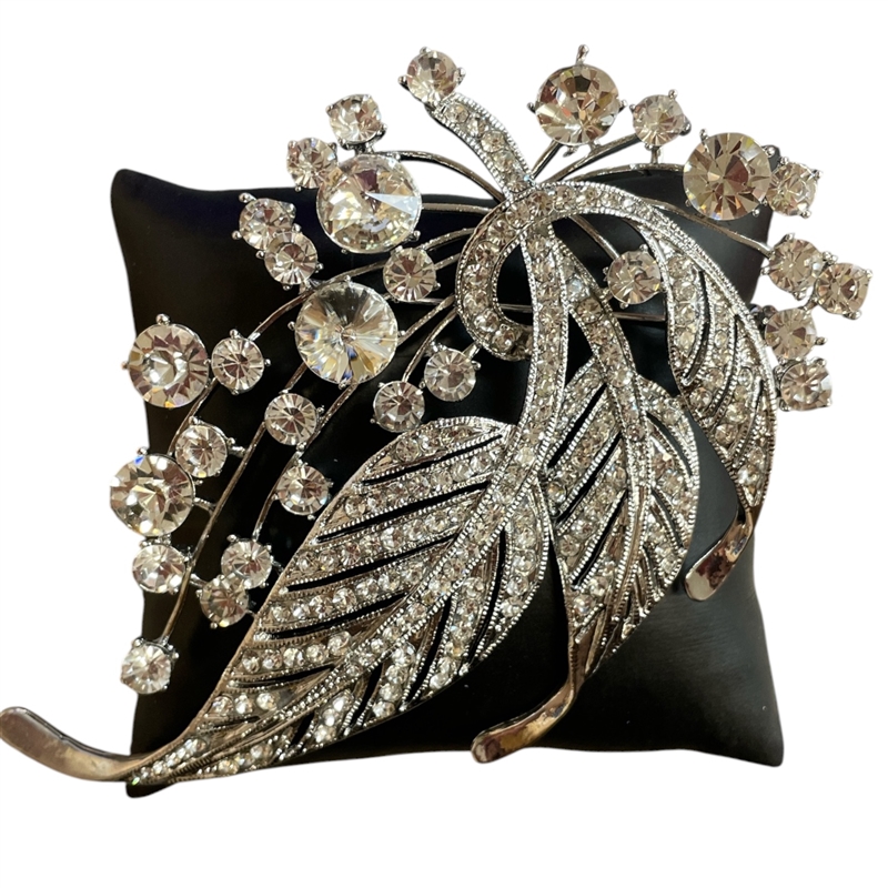 P1642 SILVER FLOWER PIN BROOCH