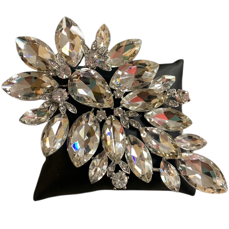 PI493S  SILVER  RHINESTONE  FLOWER LARGE PIN BROOCH