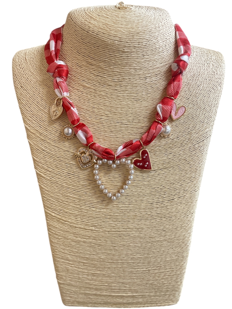 PL02  PEARL  HEART RED  SHORT NECKLACE