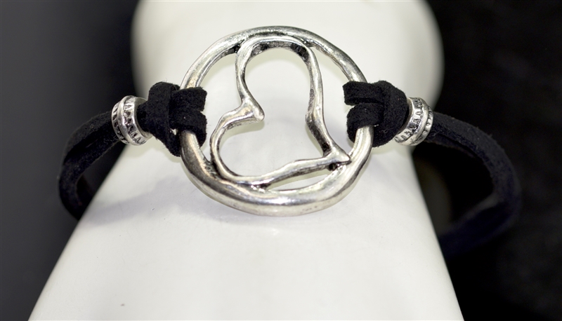 QB-6499 HAMMERED HEART TOGGLE BRACELET