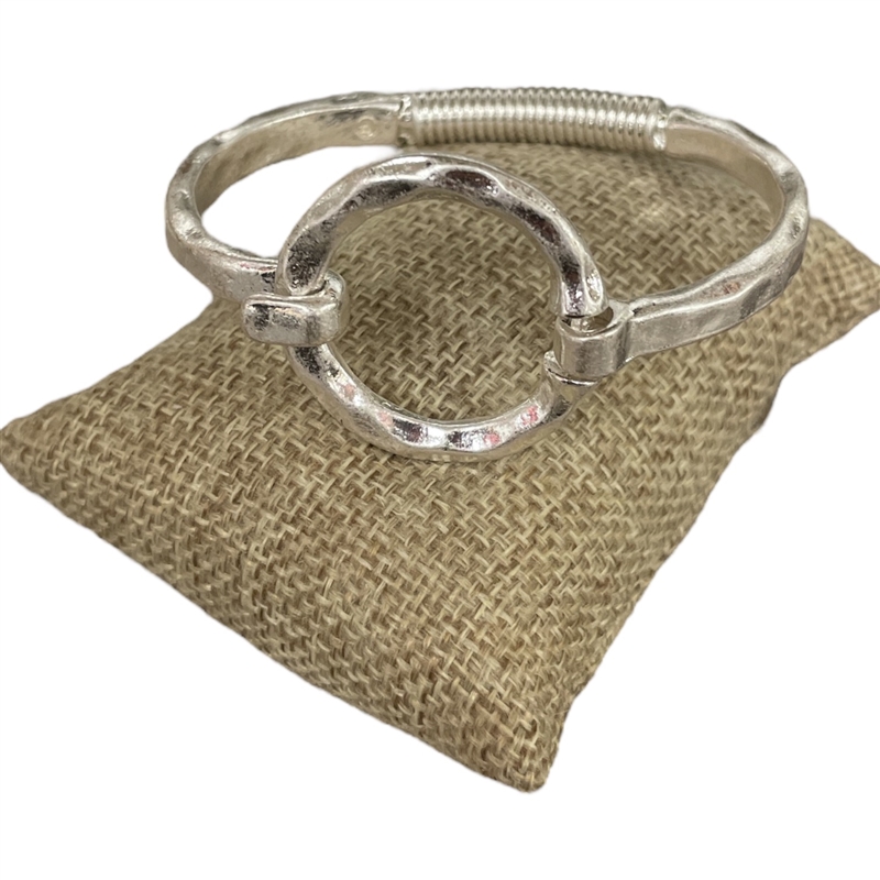 QB131 CIRCLE HAMMERED BRACELET