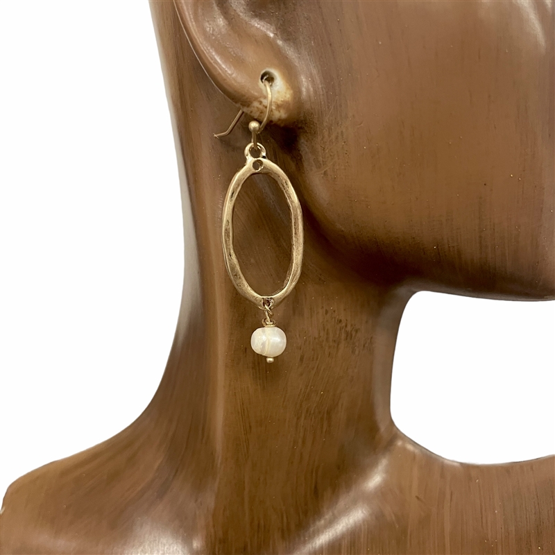 QE-3138 HAMMERED PEARL OVAL EARRING