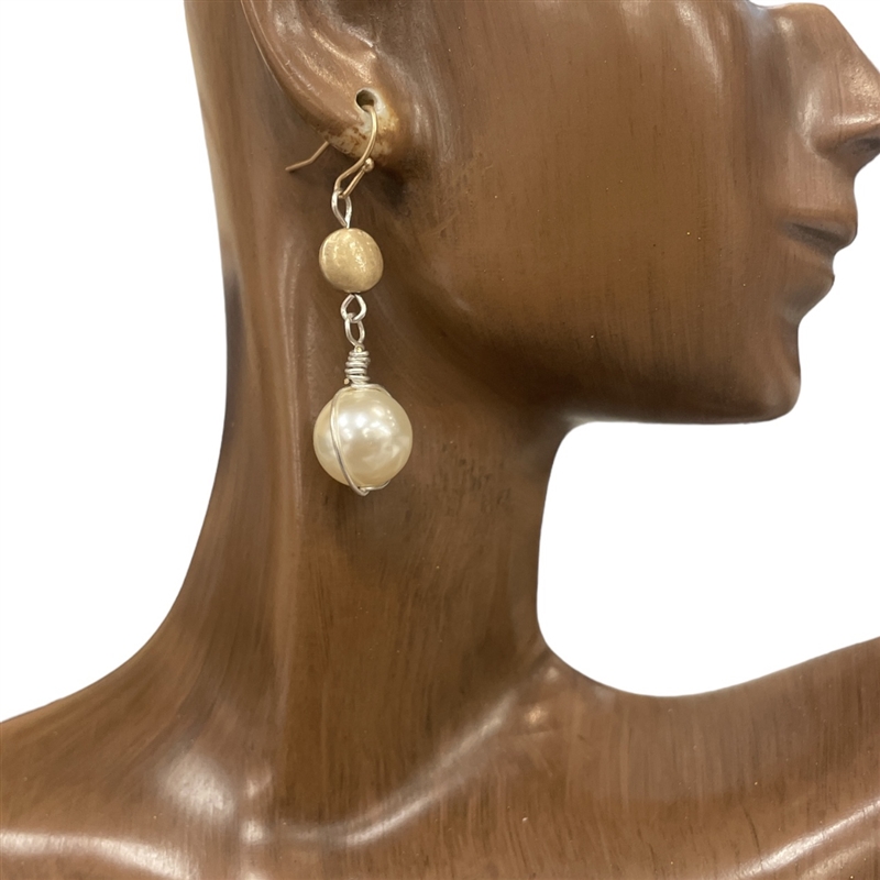 QE-5209 HAMMERED GOLD/ PEARL EARRINGS