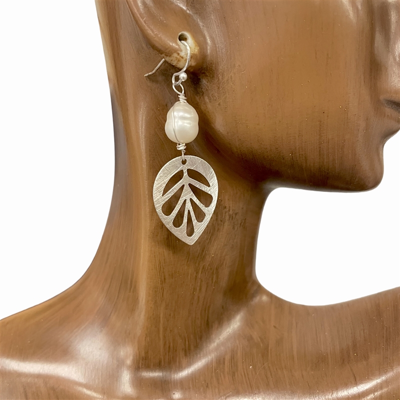 QE-5258 PEARL & LEAF EARRINGS