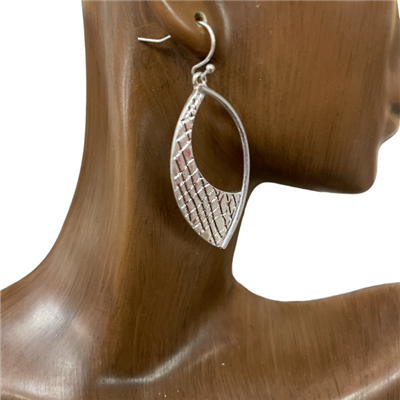 QE1589 HAMMERED LEAF DANGLE EARRINGS